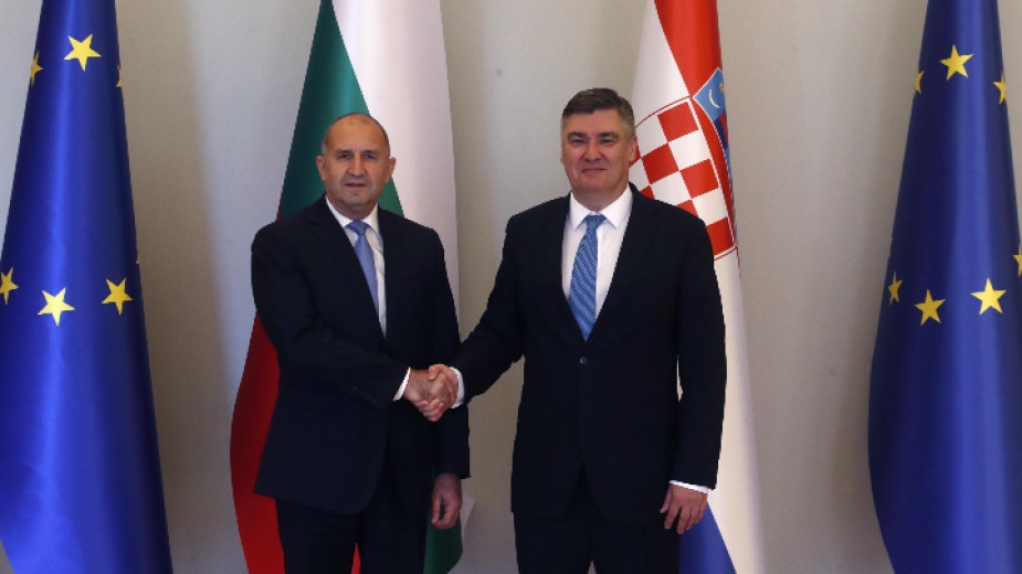 Според президента Румен Радев смяната на лева с евро не