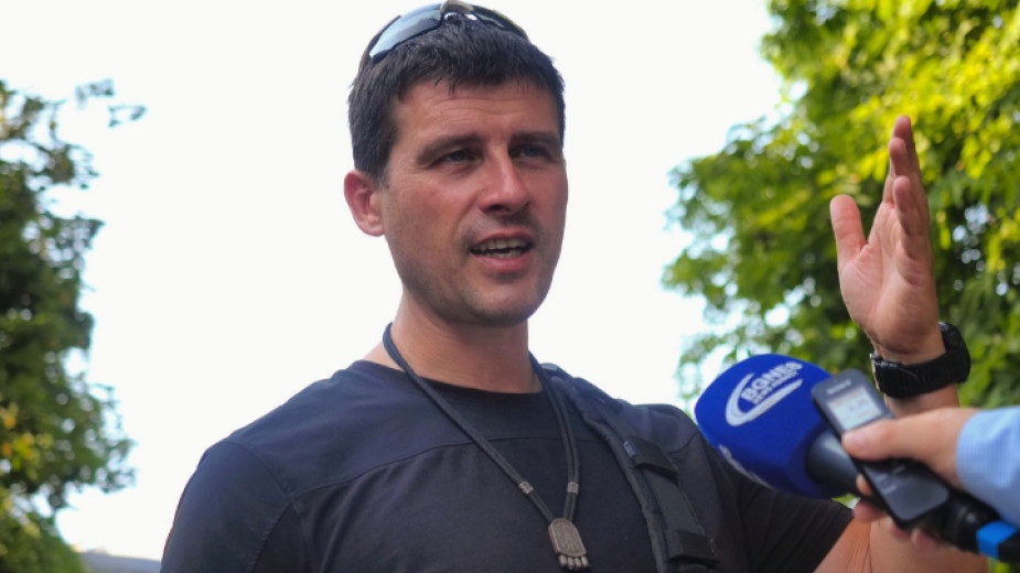 Не знам колко струват колите Те не са наши Дадени