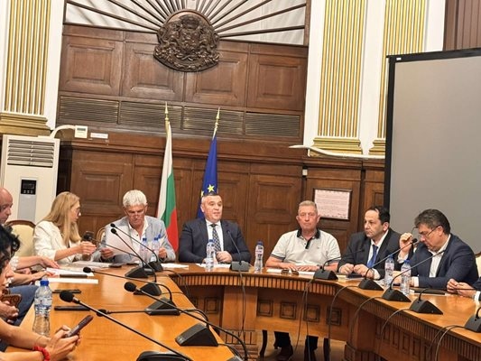 С 20 вдигат заплатите в областните дирекции по земеделие Това