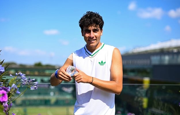 Шампионът от Уимбълдън Иван Иванов се изкачи на първо място