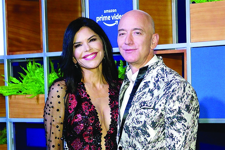 В мрежата се носят слухове че милиардерът Джеф Безос планира