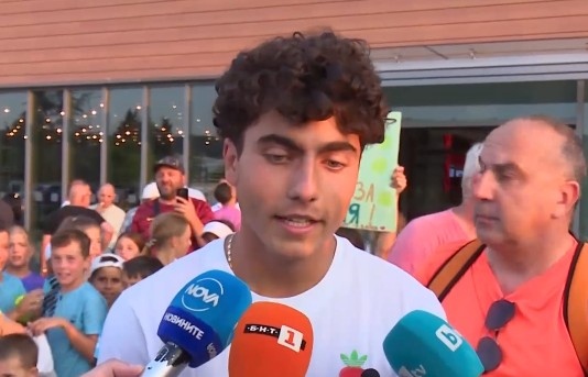 Иван Иванов се завърна във Варна след победата си на Уимбълдън  при юношите След