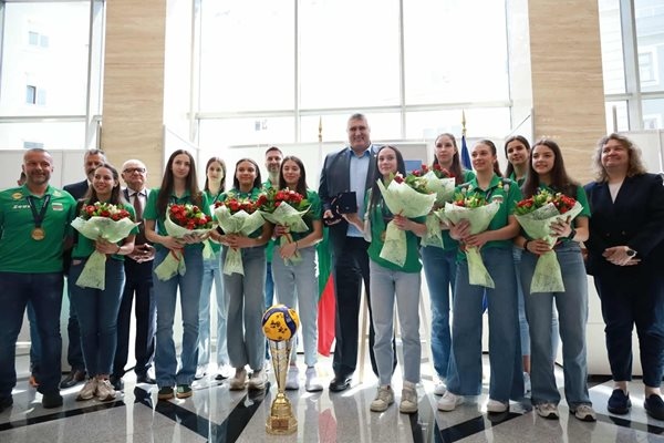 На крака и с бурни ръкопляскания така бяха посрещнати