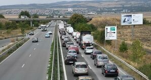 Максимално допустимата скорост за движение на автомобили по магистралите остава