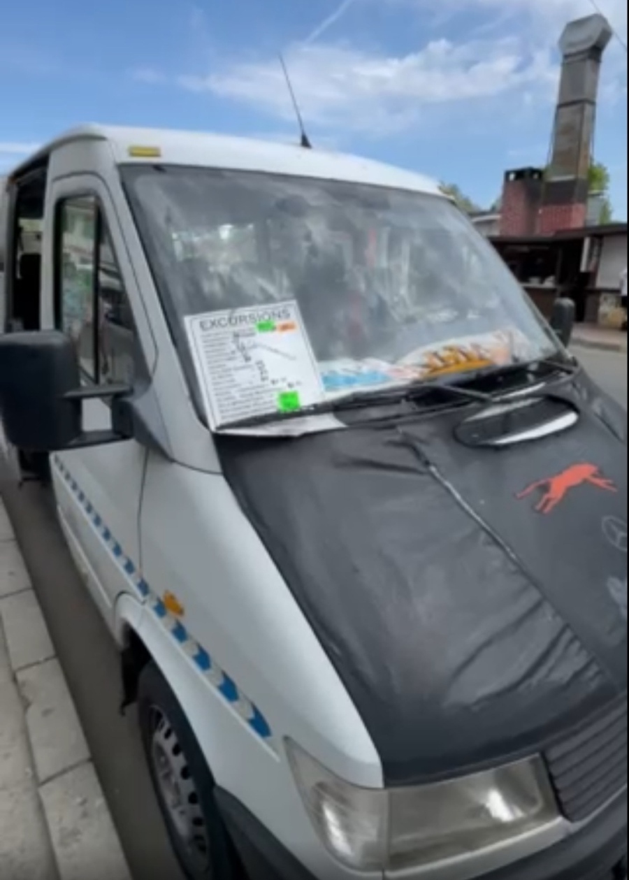 Бусове и микробуси правят нелегални екскурзии за чуждите туристи в