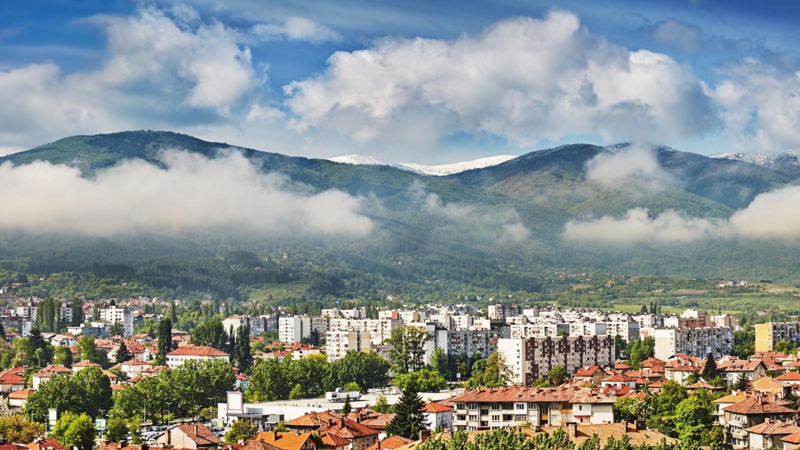 Една от най натоварените входни артерии в Кюстендил Дупнишко шосе