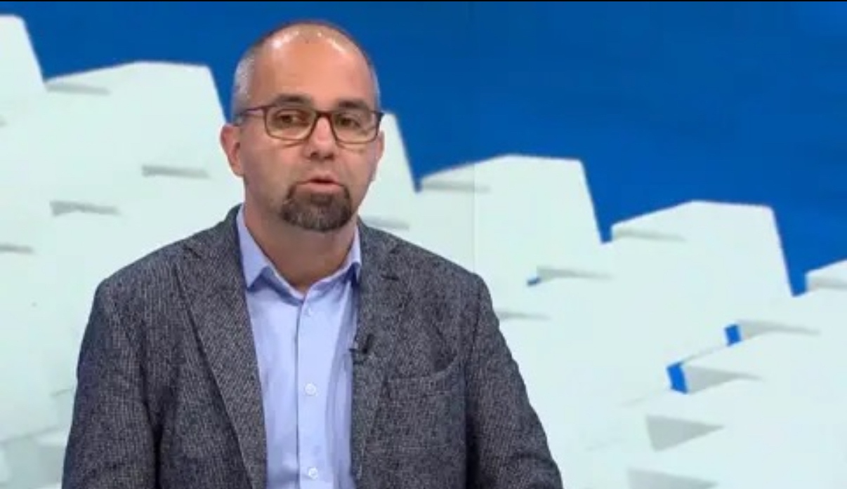 Правителството естествено иска пълен мандат а дали гражданите искат  
Управлението не