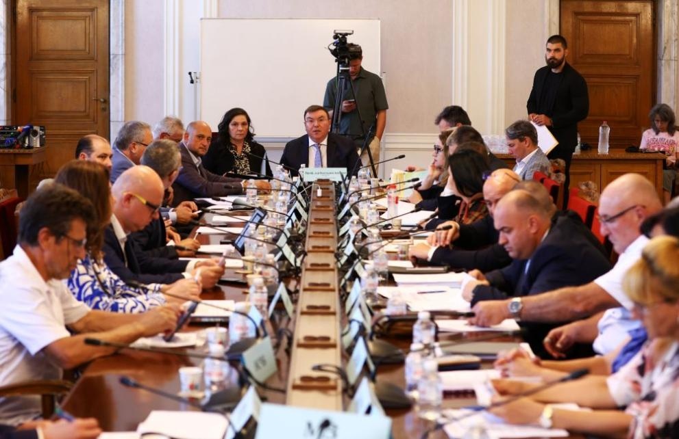 Парламентарната комисия по здравеопазване прие на първо гласуване законопроектите за