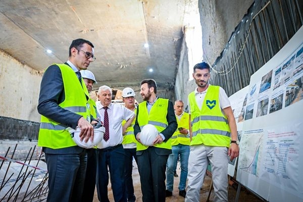 Строителството на метрото през Слатина се движи в срок и