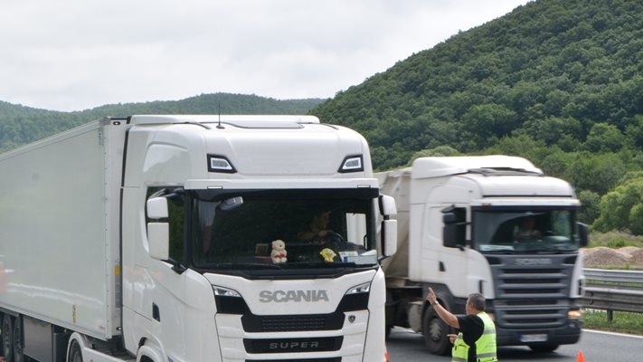 Заради очаквани високи температури в следобедните часове в събота и