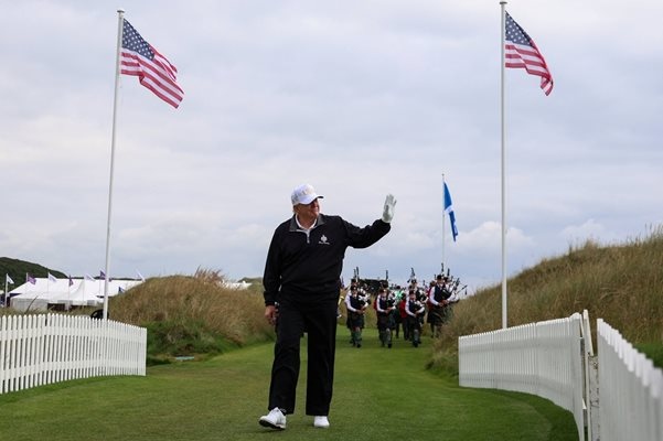 Президентът на САЩ Доналд Тръмп официално откри новото си голф