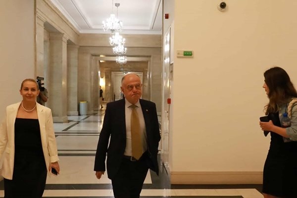 Руското посолство няма правно основание да ползва имота в чашката