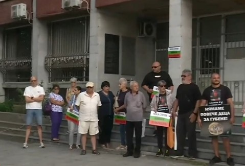 Делото Сияна тръгва по общия ред а под прозорците на