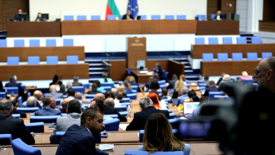 Парламентарно представените формации се разминаха в позициите си за закриване
