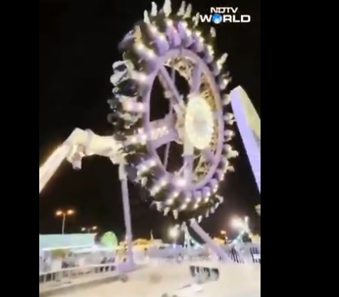 Най малко 23 души са ранени при срутване на атракцион в