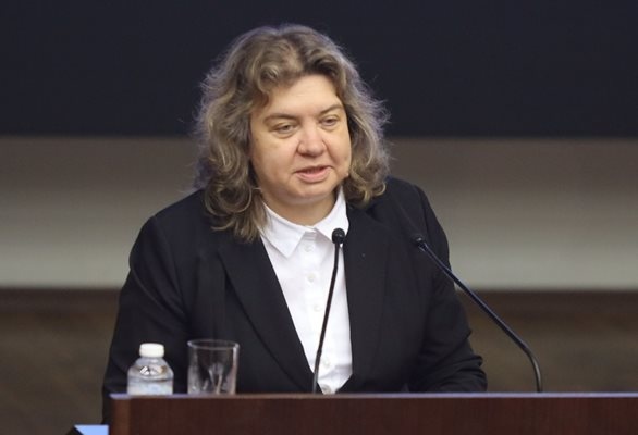 Точно 9 часа продължи последният работен ден за депутатите преди 51 ото