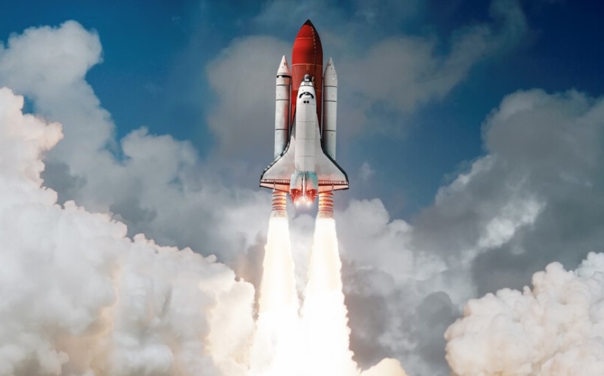 Международен екипаж от четирима души излетя с кораба Дракон на