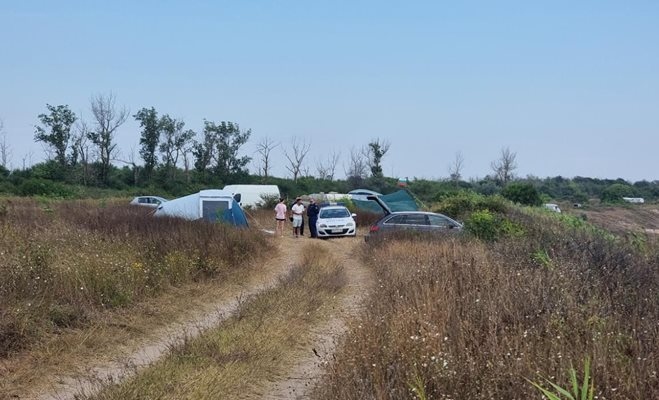 Дни продължиха проверките по Северното Черноморие за паркиране на дюни