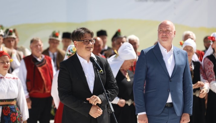 Днес официално беше открит 13 ият Национален събор на народното творчество