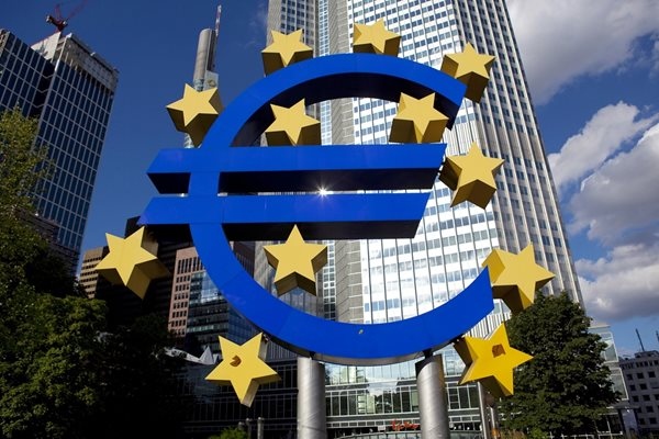 България е на финалната права към приемането на еврото От