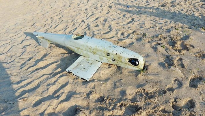 Военен дрон е изплувал на плаж Хармани в Созопол тази
