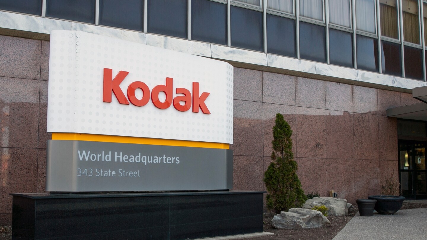 33 годишната компания Eastman Kodak предупреди инвеститорите че е на