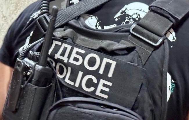 Организирана престъпна група за държане укриване и международен трафик на