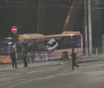 21 годишния водач предизвикал тежката катастрофа със загинал чужденец в София