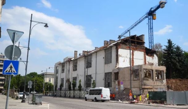 Откриха първи скелет в късноантичните гробове появили се при ремонта