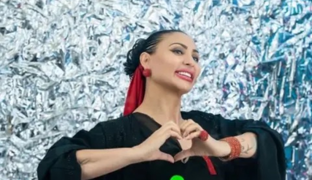 Попфолк иконата Софи Маринова отново успя да привлече вниманието на