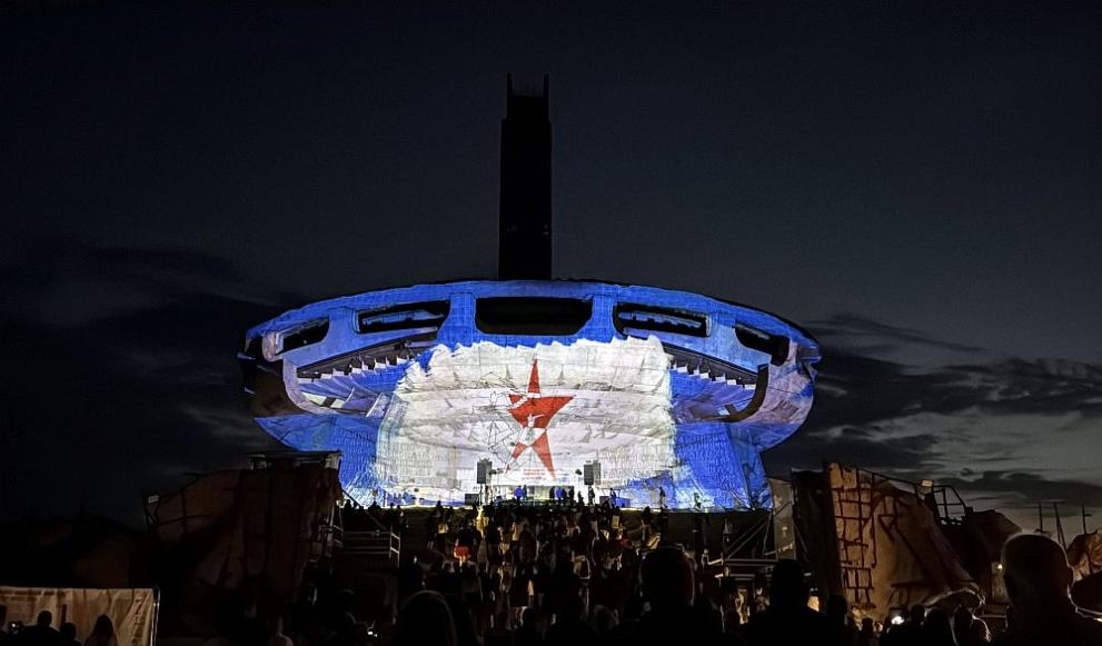 Бившият Дом паметник на Българската комунистическа партия на връх Бузлуджа трябва