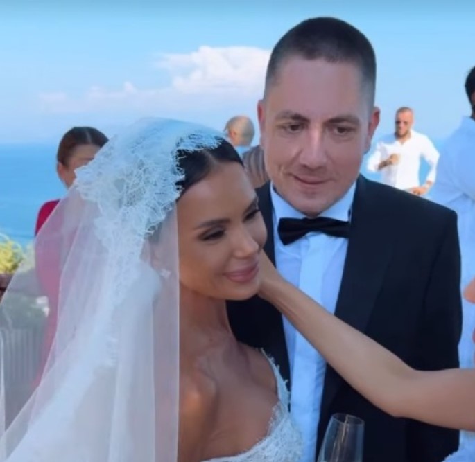 Макар да има 3 брака зад гърба си поп фолк фурията