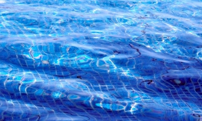 Ток удари 12 годишно дете докато е в обществен басейн  Случаят е