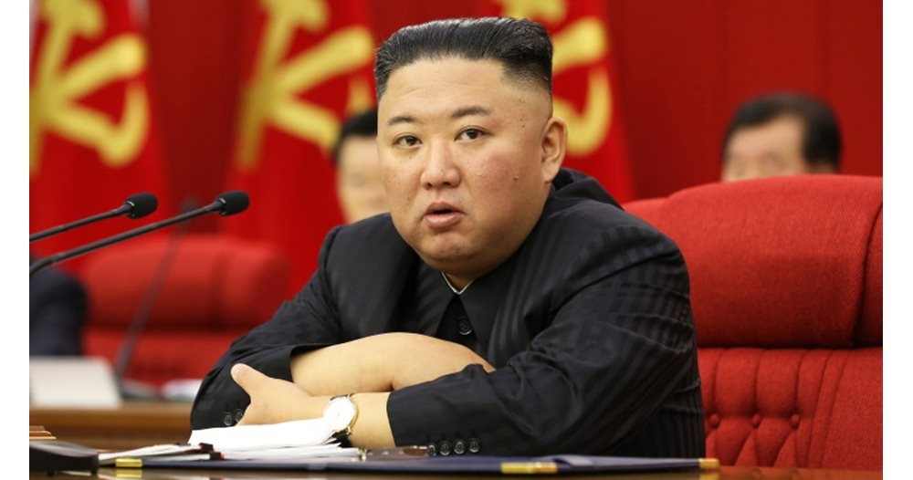 Лидерът на Северна Корея Ким Чен ун е наблюдавал изстрелване