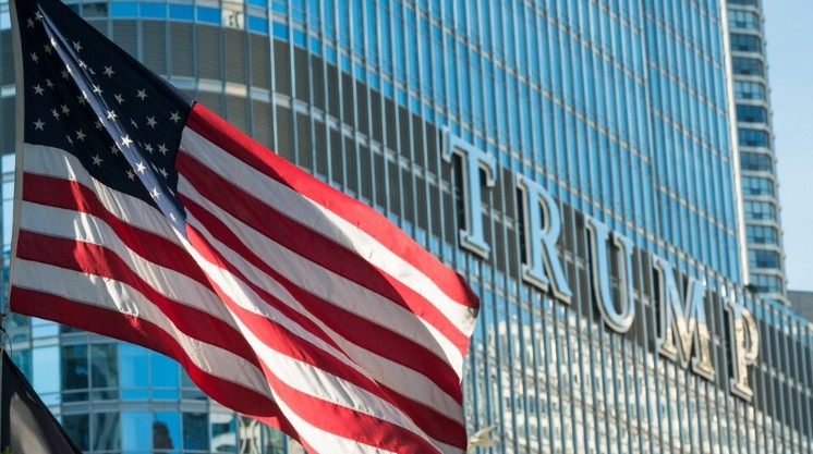 Американският президент Доналд Тръмп иска всеки който гори американското знаме да получи присъда