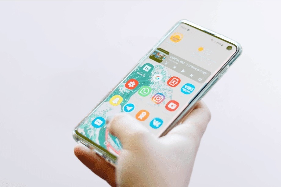 Все повече хора започват деня си с бърз поглед към