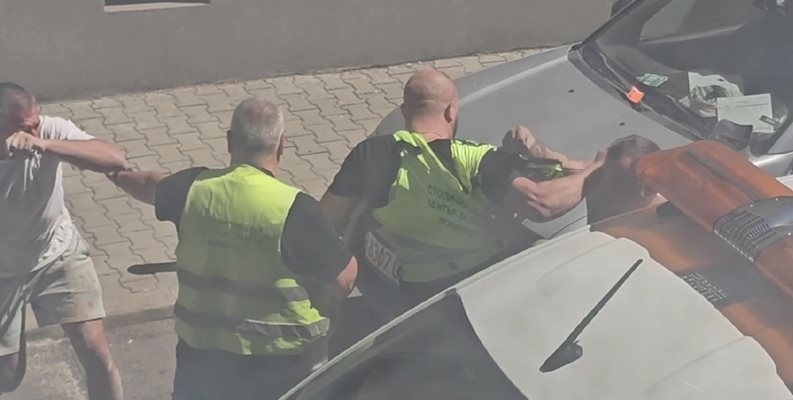 Скандал заради поставена скоба прерасна в бой между двама мъже