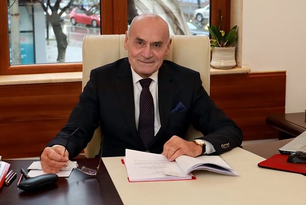 Ако Паскал даде информация която уличава други лица е възможно