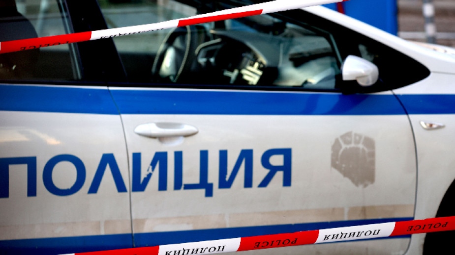 86 годишна жена е починала а двама полицейски служители от Районно