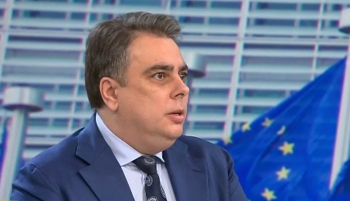 Не се притеснявам по този случай не познавам Никола Николов