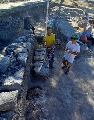 Две раннохристиянски гробници във формата на каменни саркофази бяха разкрити