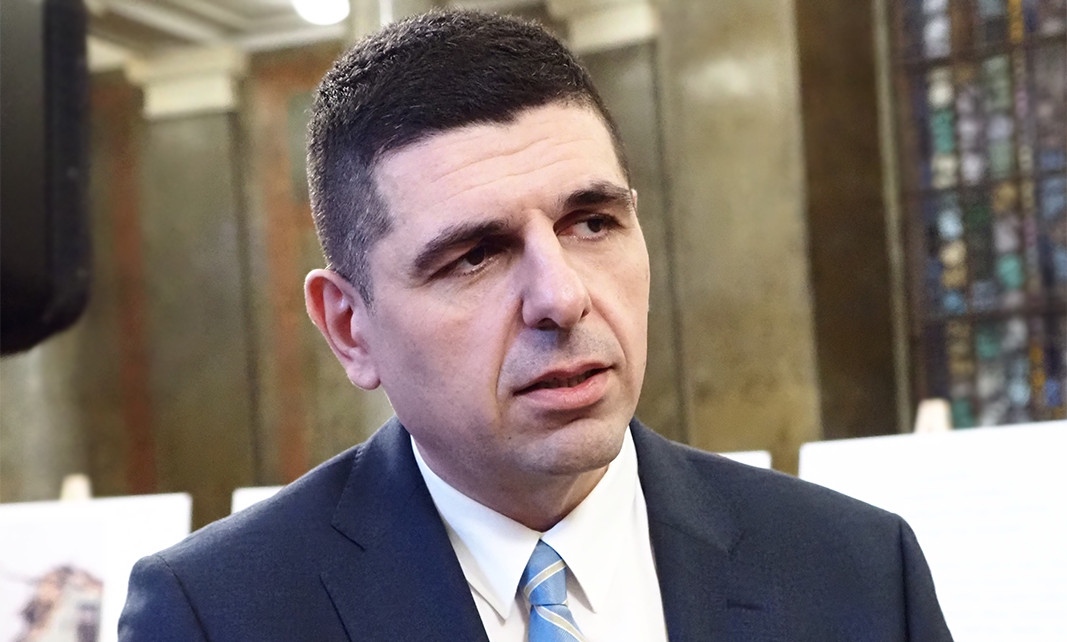 Завладяната държава е основната тема на вота на недоверие който