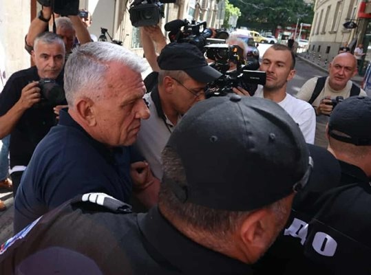 Моля да ме пуснете с по лека мярка за неотклонение Това каза