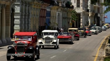 Парад на красиви ретро автомобили зарадва жителите и гостите на