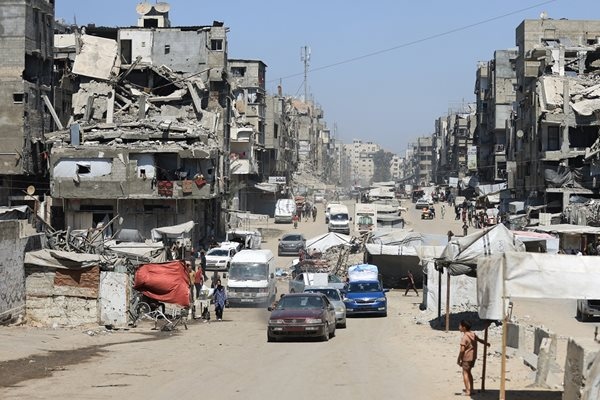 Израел днес изпрати танкове по навътре в град Газа и взриви