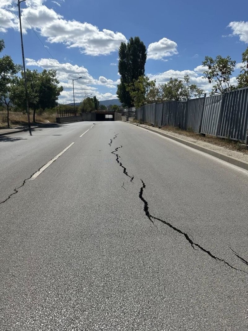 Пропадане на пътното платно затвори бул Панчо Владигеров в участъка