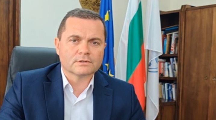 Животът на шефът на полицията в Русе Николай Кожухаров не