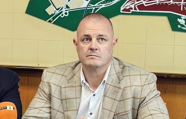 Четирима души са задържани за нападението над шефа на полицията