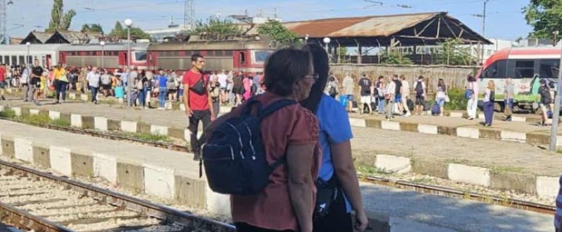 Хаос цари в българските железници в един от най натоварените дни