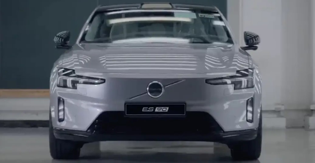 Volvo официално започна производството на новия си изцяло електрически седан